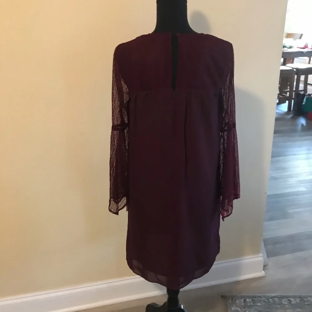 New avec les filled burgundy bell lace sleeve shift dress in size 4 - Picture 3 of 8